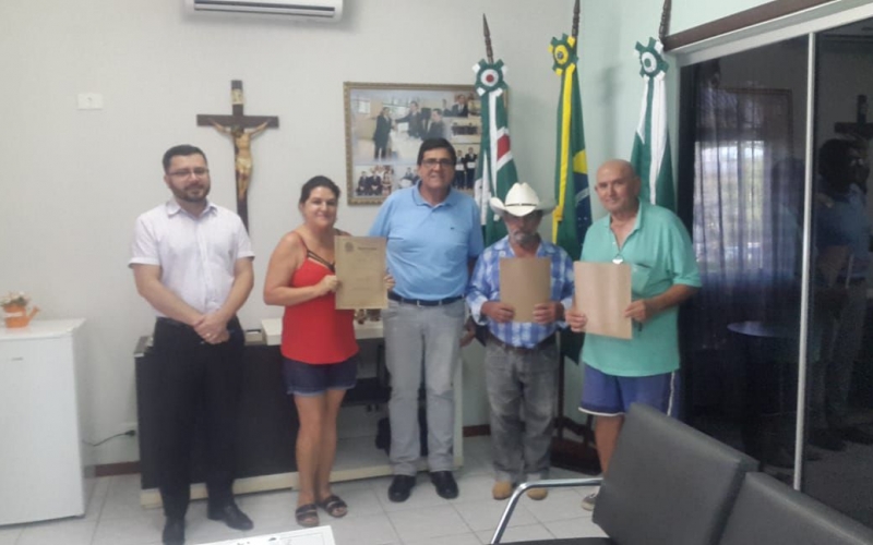 Prefeitura entrega escritura definitiva na Vila Tancredo Neves